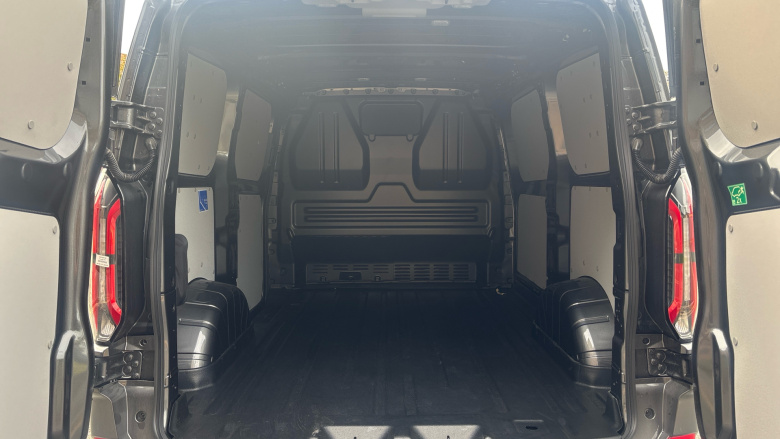 Ford Transit Custom E-320 L1 Rwd 100kW 65kWh H1 Van Limited Auto